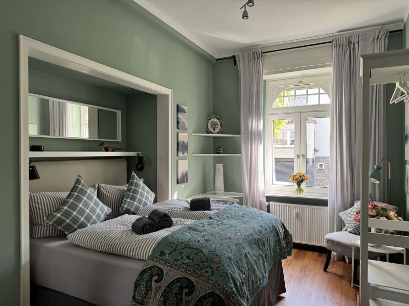 Schlafzimmer mit Doppelbett in Miss Sophie